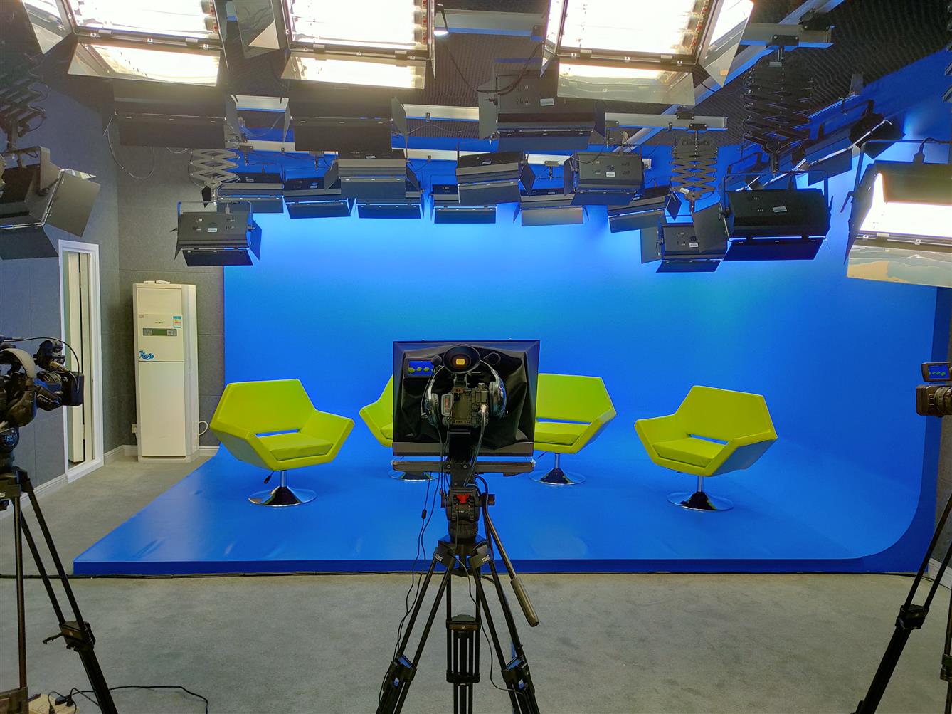 落实中央八项规定精神必须常抓不懈