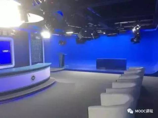 整场晚会采用“春来巴彦淖尔”“情暖巴彦淖尔”“亮丽巴彦淖尔”“启航巴彦淖尔”四大篇章递进呈现