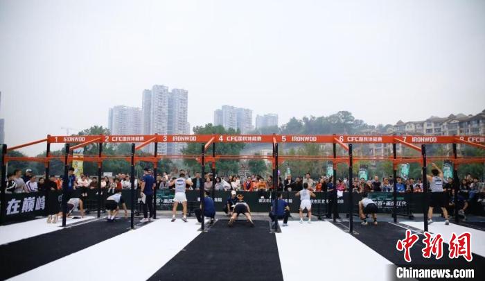2024年国民体能赛城市选拔在重庆江北区举行：男