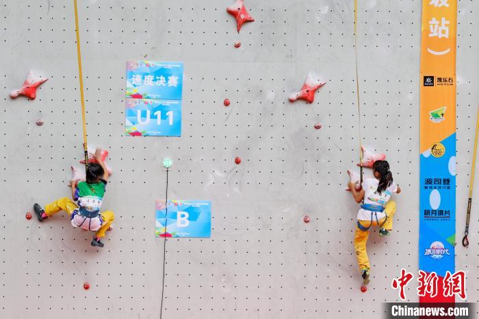 全国青少年U系列攀岩联赛重庆站开幕，800余名选