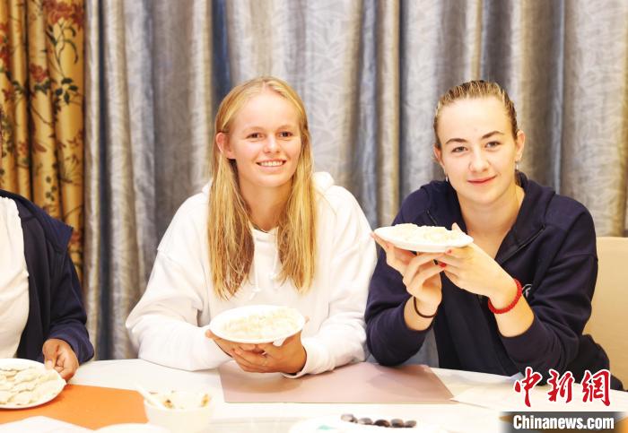 成都青少年网球年终总决赛：网坛新星亲手包饺