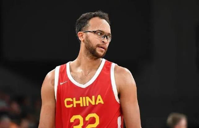 李凯尔回应球迷关切：将代表中国男篮征战世界