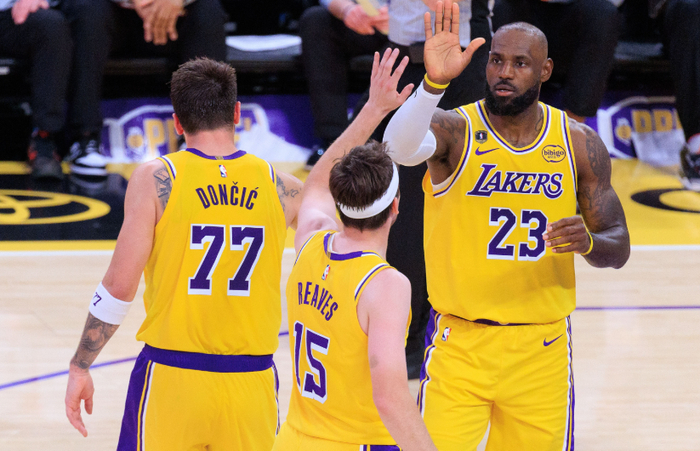 湖人新星奥斯汀·里夫斯爆发引顶薪合同热议